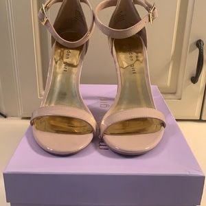 Nude patent heel